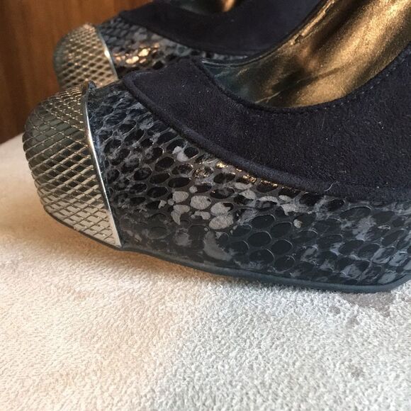 Ladies Carlos by Carlos Santana Pumps - Picture 10 of 11